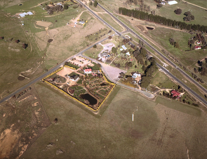 Ginninderra Village and Cockington Green in May 1986 (Source 5317 Office of Surveyor General Photos) Ginninderra Village and Cockington Green in May 1986